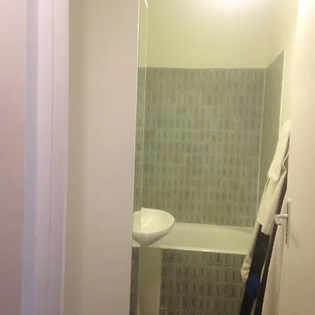 Cozy Studio Near Eiffel Paris